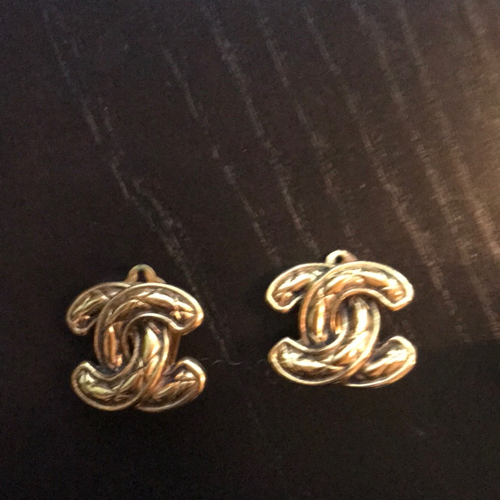 COPY - 100% authentic Chanel gold tone earrings